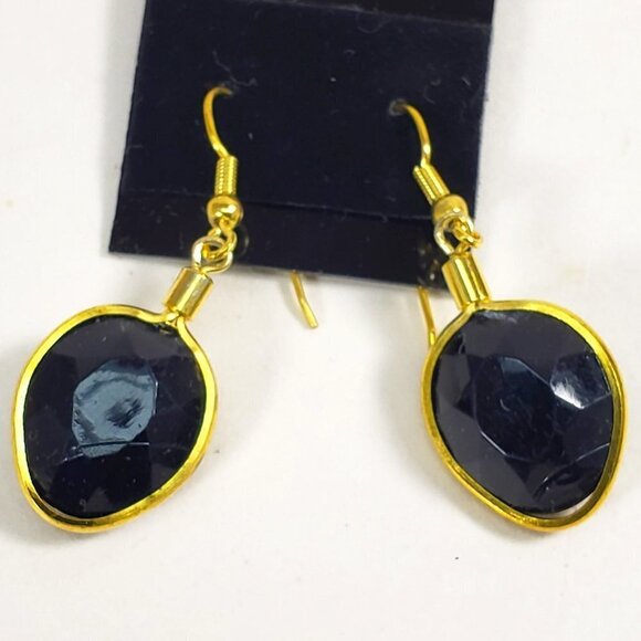 Elegant Green Gem 1.5" Drop Earrings – Gold Tone Oval Dangle Lightweight Jewelry - Picture 8 of 8